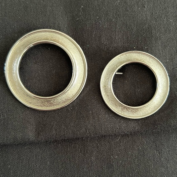 Two Crown Trifari Brooches - Picture 13 of 13